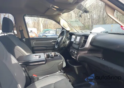 2020 Ram 1500 Big Horn 4X4 6'4 Box z USA, uszkodzony, nr VIN 1C6SRFBT3LN248041